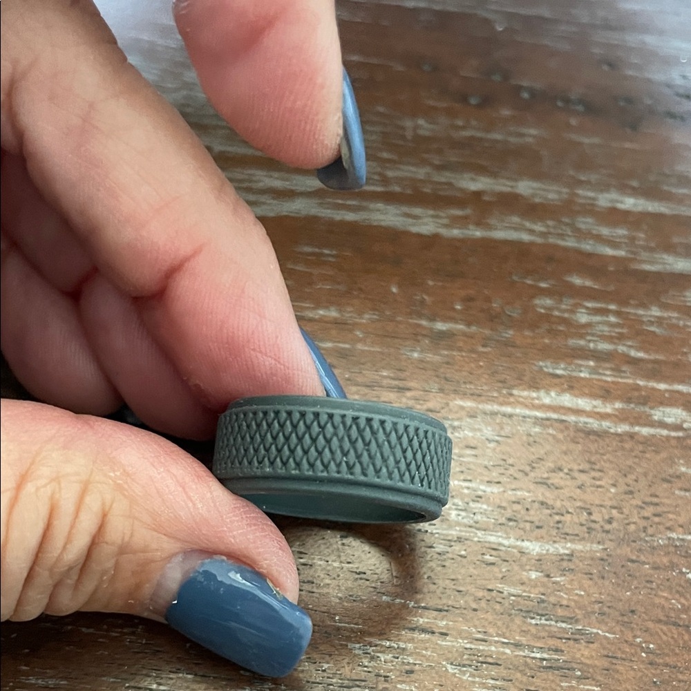 QALO Men's Silicone Ring - Gray size 9 NWOT - Picture 7 of 9